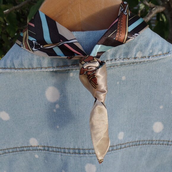 Turquoise Bull Pendant on Silk Scarf Necklace/Twillie in FP Bag NWOT - Picture 3 of 7